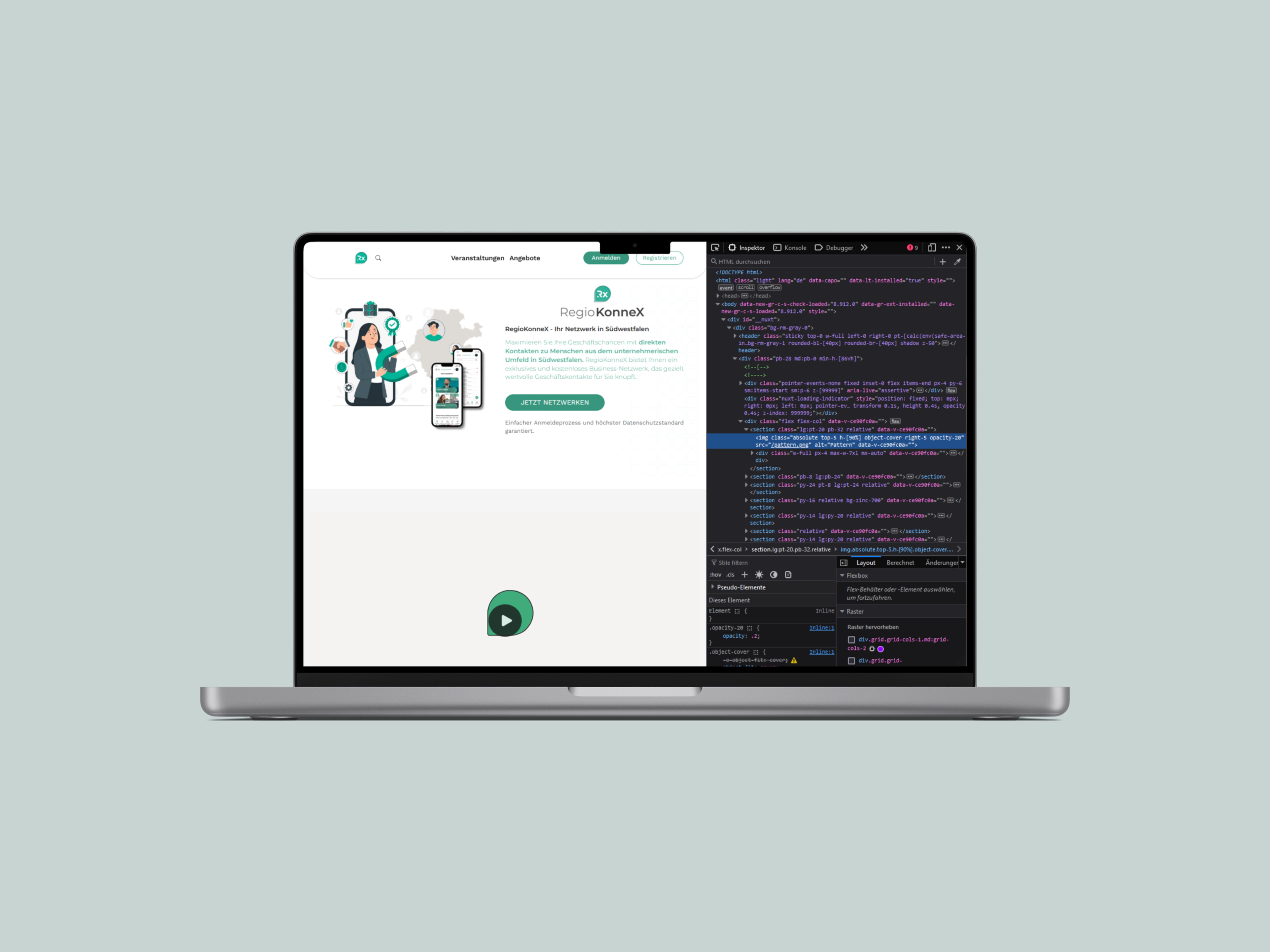 Bild eines MacBooks, auf dem eine Unterseite der Plattform RegioKonneX dargestellt ist.